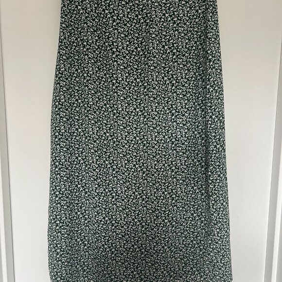 Abercrombie & Fitch Midi Slit Skirt - Green with White Floral, Size M Medium - Picture 4 of 5